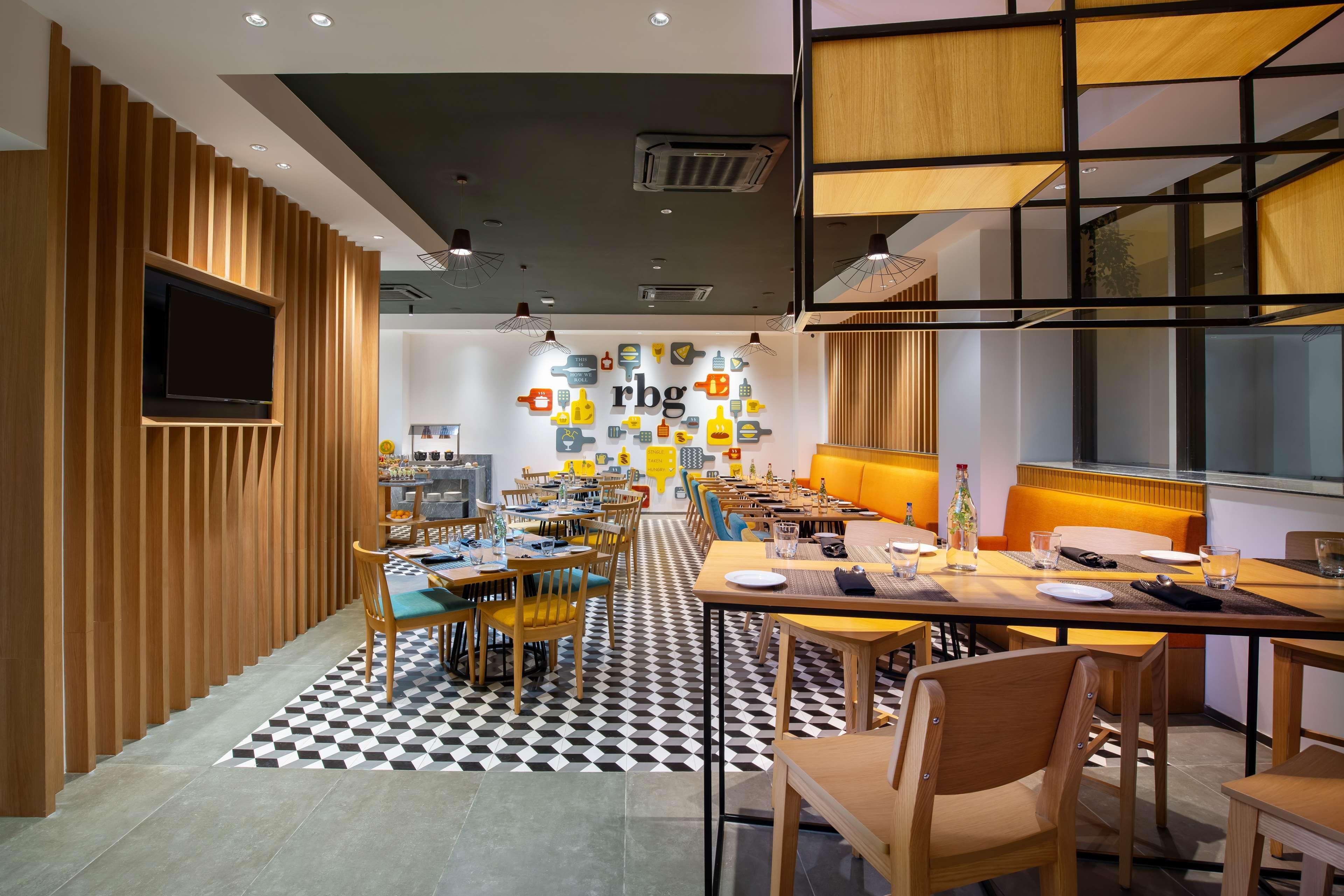 Park Inn By Radisson Gwalior Exterior foto