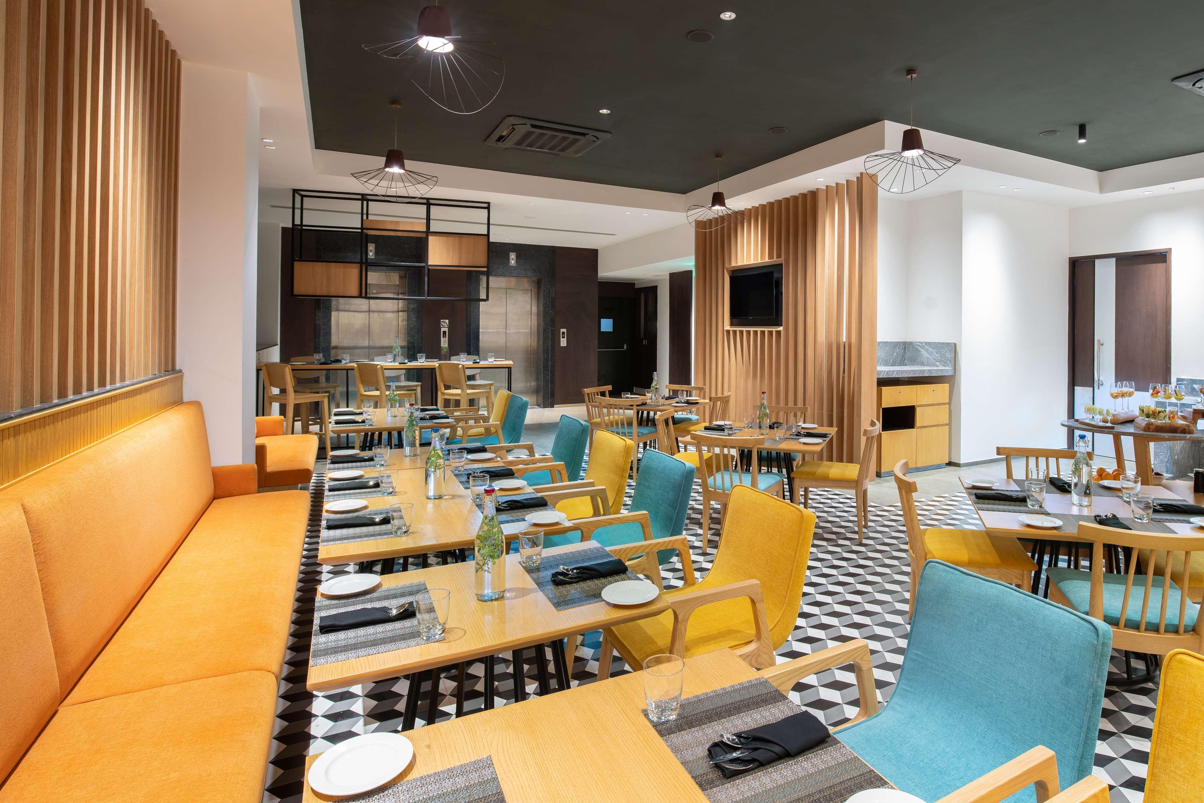 Park Inn By Radisson Gwalior Exterior foto